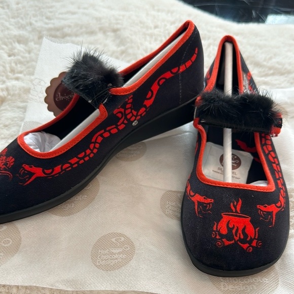 Black and Red Casual Slippers with Strap - Picture 5 of 6